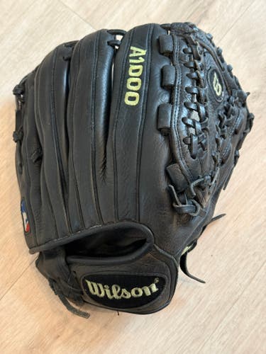 Wilson A1000 12" RH Pitcher/Outfield Baseball Glove