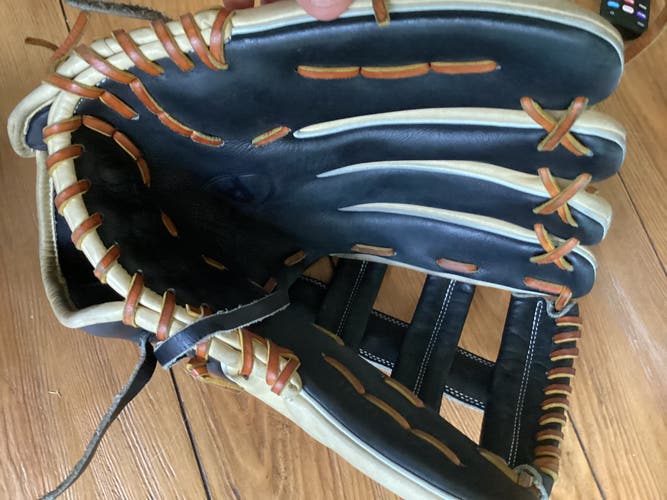 2023 Wilson A2000 LH Outfield Baseball Glove 12.75" (Used)