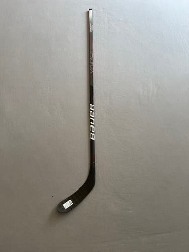 New 70 Flex P28 Senior Bauer Vapor League Right Hand Pro Stock Hockey Stick
