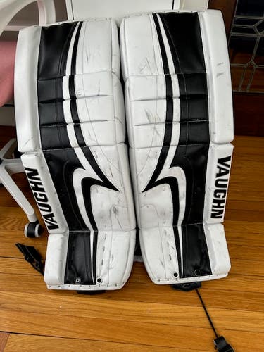 32" 2017 Vaughn Pro V Elite Pro Carbon Goalie Leg Pads (Used)