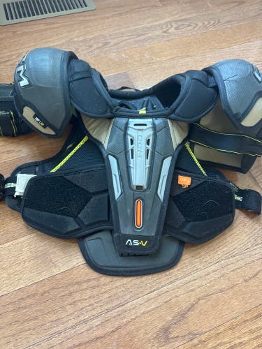 Men's Large Junior CCM Tacks AS-V Shoulder Pads (Used)