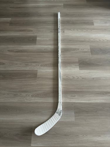 Intermediate Bauer Proto-R Right Handed Hockey Stick P28 55 Flex (Used)