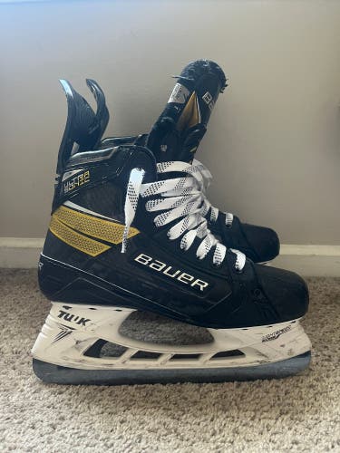 Bauer Supreme Ultrasonic Hockey Skates Regular Width 7 (Used)