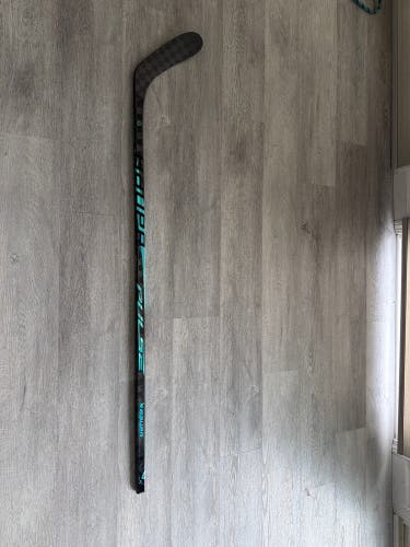 Junior Bauer Pulse Right Handed Hockey Stick P28 50 Flex (Used)