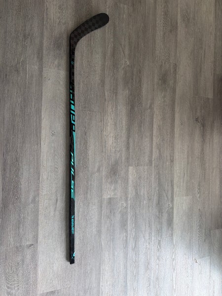 Junior Bauer Pulse Right Handed Hockey Stick P28 40 Flex (Used)