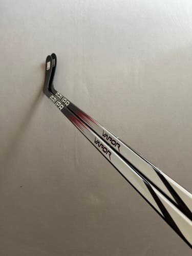 *2 Pack* of New 87 Flex P28 Senior Bauer Vapor League Right Hand Hockey Sticks