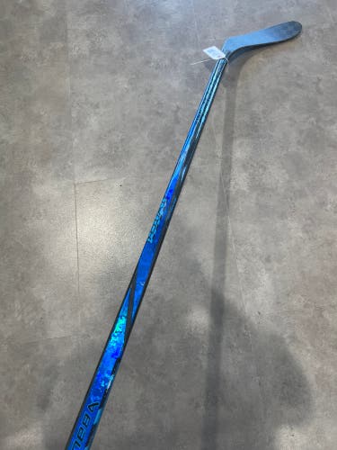 Junior Bauer Twitch Hockey Stick Right Handed P28 50 Flex (Used)