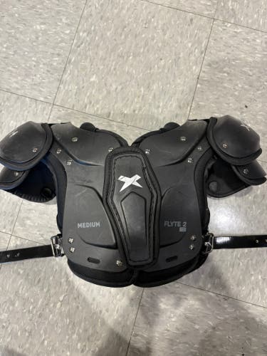 Medium Youth Xenith Flyte TD 2 Shoulder Pads (Used)