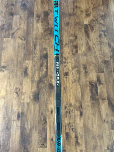 Junior Bauer Twitch Right Handed Hockey Stick P28 40 Flex (Used)