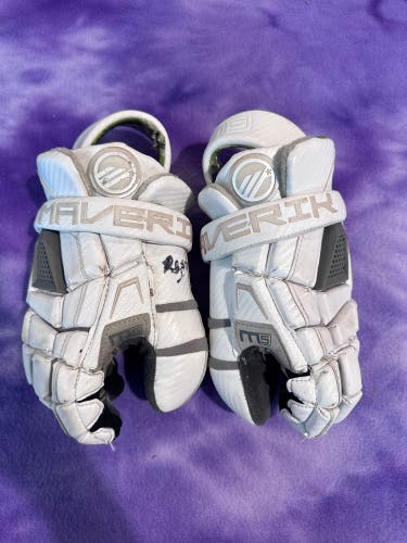 White Goalie Maverik M5 Lacrosse Gloves (Used)