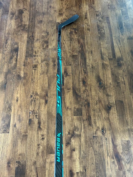 Senior Bauer Pulse Right Handed Hockey Stick P28 87 Flex (New)