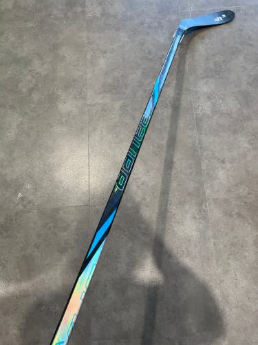 Senior Bauer Nexus Tracer Hockey Stick Right Handed P28 77 Flex (Used)