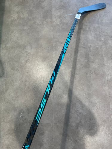 Senior Bauer Pulse Hockey Stick Right Handed P92 76 Flex (Used)