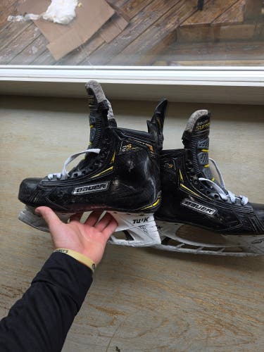 Black/Yellow Bauer Supreme 2S Pro Hockey Skates Regular Width Pro Stock 8.5 (Used)