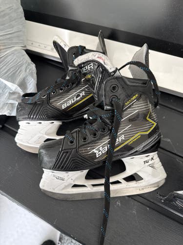 Bauer Supreme Matrix Hockey Skates Regular Width Size 1 (Used)