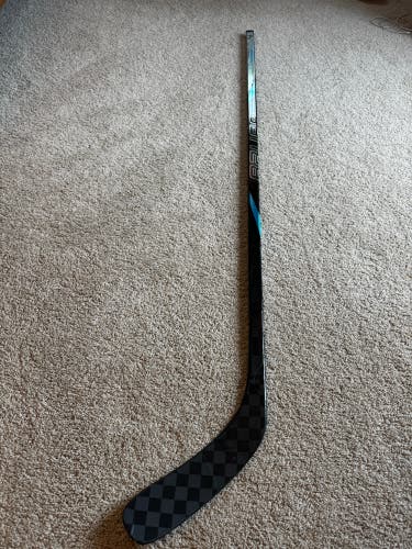 Senior Bauer Nexus Tracer Right Handed Hockey Stick P88 70 Flex (Used)