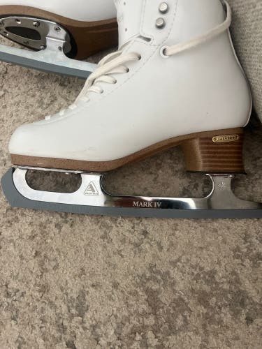 Jackson Evo Figure Skates Size 4 w/ NEW Blades – Excellent Condition