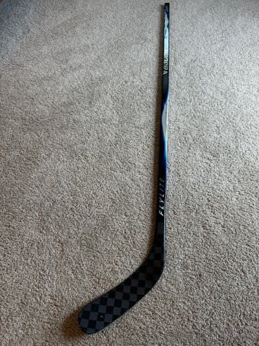 Senior Bauer Vapor Flylite Right Handed Hockey Stick P88 70 Flex (Used)