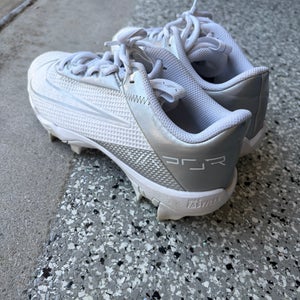 Boys 3.5Y (Big Kids / Youth) Nike Vapor Edge Shark 2 Low Top Molded Cleats (Used)