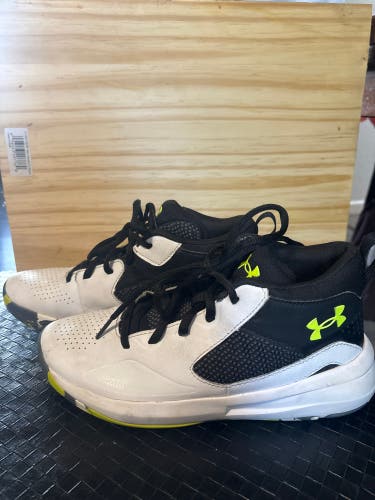 Kid's 5Y (Big Kids / Youth) Under Armour Shoes (Used)