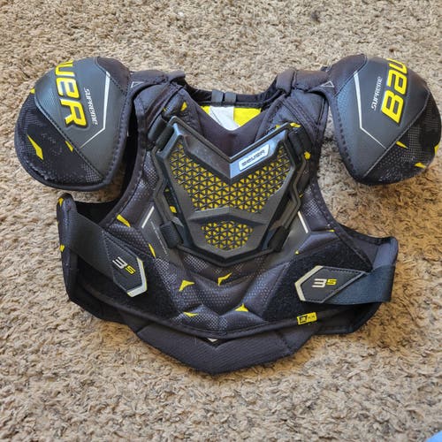 Medium Junior Bauer Supreme 3S Shoulder Pads (Used)