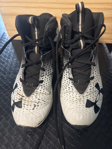 Unisex 5Y (Big Kids / Youth) Under Armour High Top Molded Cleats (Used)