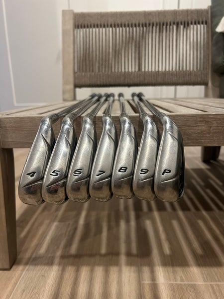Men's 2011 TaylorMade Burner 2.0 Right Handed Iron Set Stiff Flex 7 Pieces Graphite Shaft (Used)