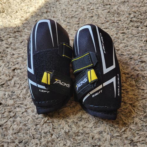 Junior Medium CCM Tacks Vector Pro Elbow Pads (Used)