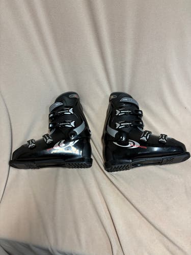 Mondo 30 & up Men's Salomon Ski Boots (Used)
