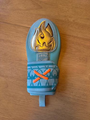 Blue Lady Liberty Senior Sliding Mitt (Used)