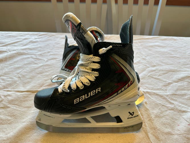 2025 Bauer Vapor Fly40 Hockey Skates Narrow Width 8 (Used)