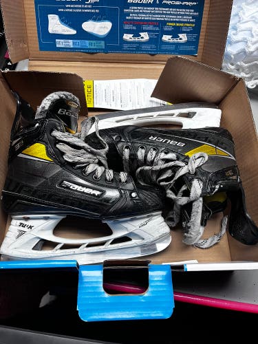 Black/Yellow 2020 Bauer Supreme 3S Pro Hockey Skates Size 4.5 (Used)