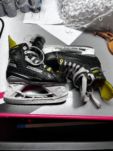 Black/Yellow 2020 Bauer Supreme S35 Hockey Skates Regular Width Size 1.5 (Used)