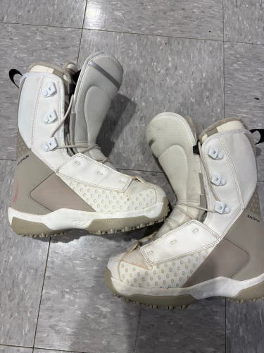 Women's Salomon Ivy Snowboard Boots | Size 4.5 (Used)