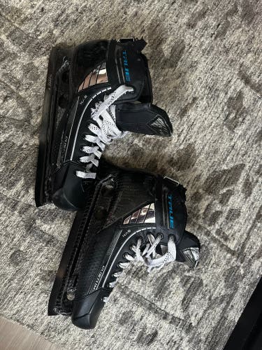 2023 True One Piece Hockey Goalie Skates Regular Width 13 (Used)