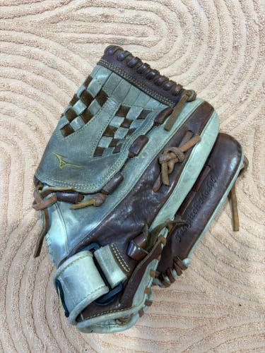 Mizuno Classic RH Softball Glove 12.5" (Used)