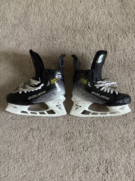 Bauer Vapor Hyperlite 2 Hockey Skates Extra Wide Width Pro Stock 6.5 (Used)
