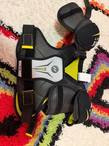 Medium Youth Pure Hockey Shoulder Pads (Used)