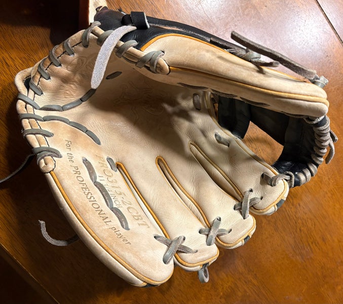 Rawlings Heart of the Hide Color Sync 3.0 Camel and Black Infield Baseball Glove 11.75" (Used)