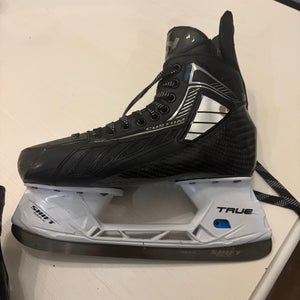 True Pro Custom Hockey Skates Wide Width 9.5 (Used)