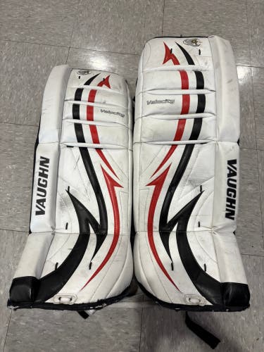26+1" Youth Vaughn VPG 7100 Goalie Leg Pads (Used)