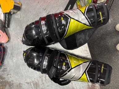 Used Bauer SUPREME Senior Shin Guards Black 14" 11337-S000479540
