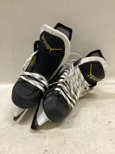 Used CCM SUPER TACKS 9380 Junior Hockey Skate Junior 04.5 11725-S000500272