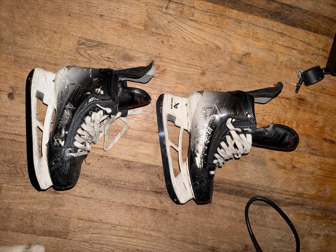bauer vapor hyp2rlite skates (bauer aetrex insoles, size 7.5, fit 2, and fly-ti blades)
