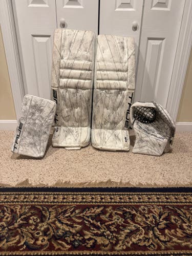 34" 2024 True Catalyst Px3 Regular Goalie Full Set (Used)