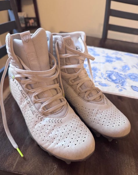 White Unisex 5Y (Big Kids / Youth) Youth Under Armour Highlight High Top Molded Cleats (Used)