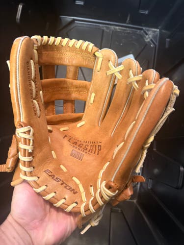 Easton Flagship RH Baseball Glove 11.75" (Used)