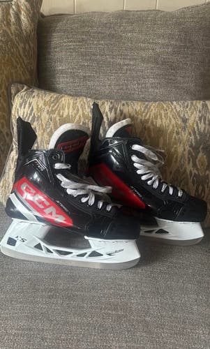 2023 CCM JetSpeed FT670 Hockey Skates Regular Width 8.5 (Used)