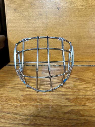 Senior Medium CCM goalie cage