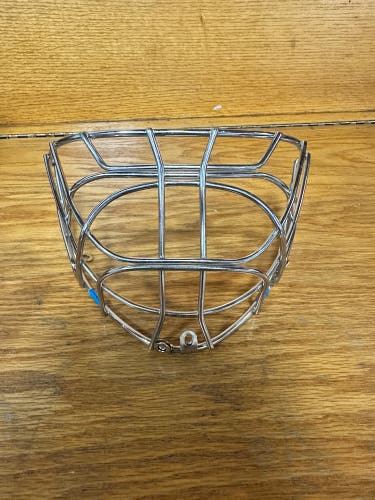 Senior Medium CCM goalie cage